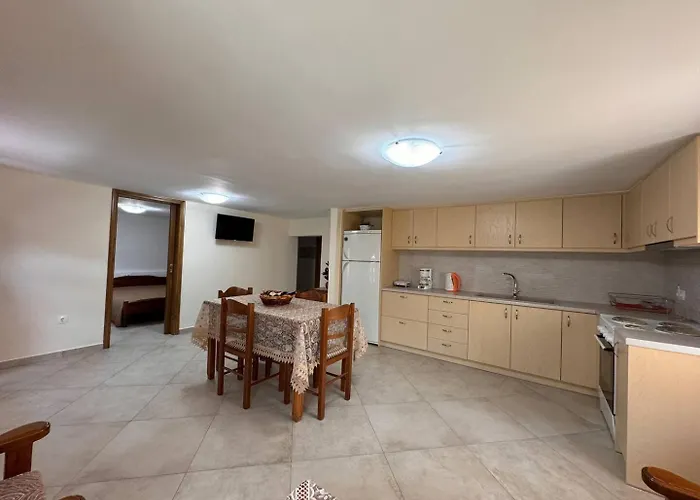 Апартаменты Eirini's House Леонидион